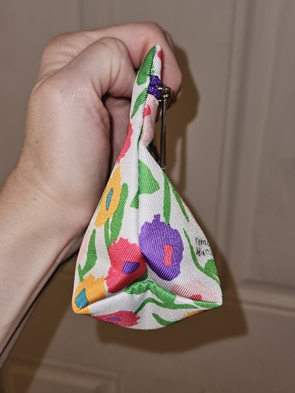 Clinique Reversible Floral Tote + A Cosmetic Bag - Picture 17 of 17